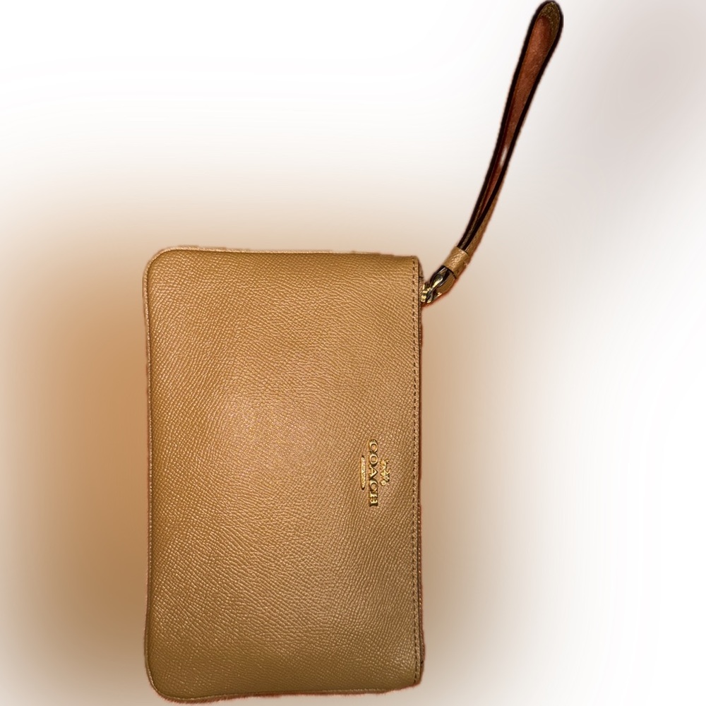 Coach Large Wristlet Light Saddle